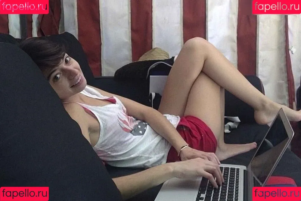 Kate Micucci Onlyfans Photo Gallery 