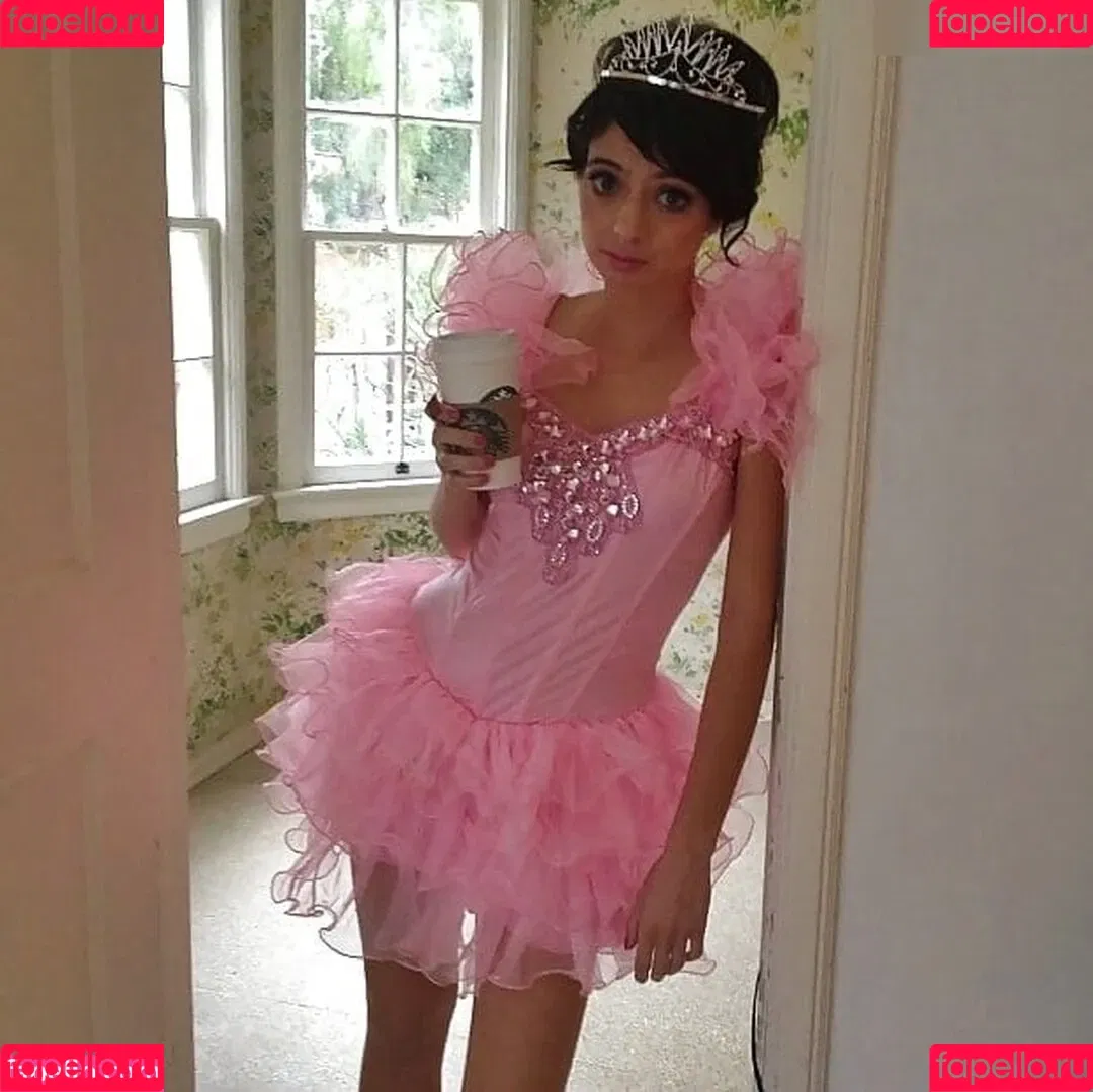 Kate Micucci Onlyfans Photo Gallery 