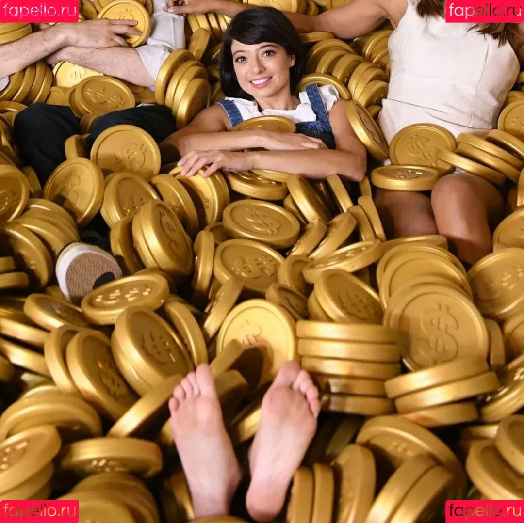 Kate Micucci Onlyfans Photo Gallery 