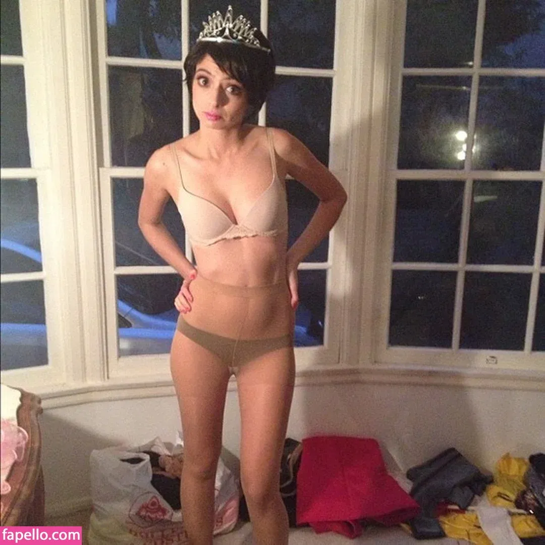 Kate Micucci Onlyfans Photo Gallery 