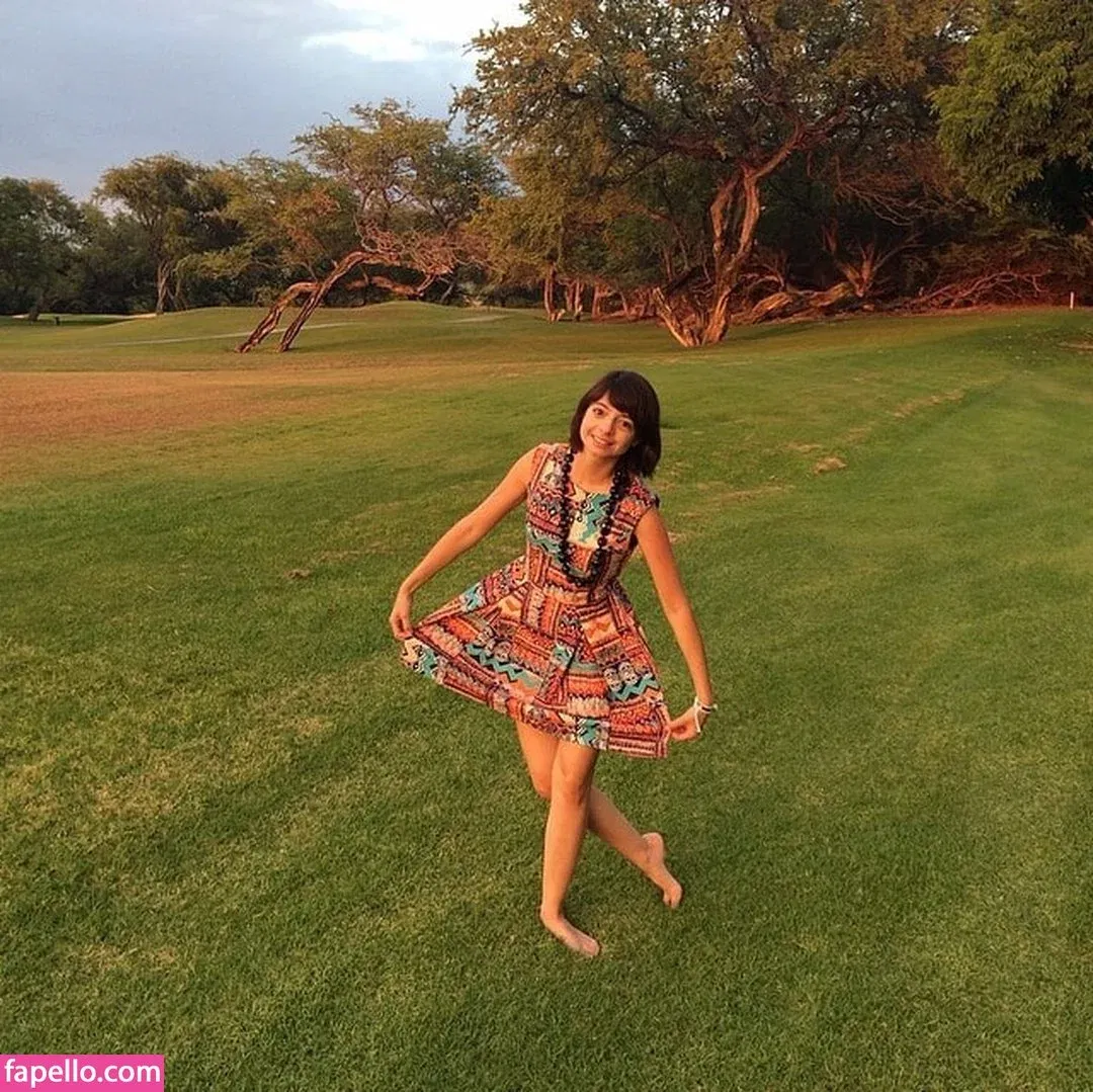 Kate Micucci Onlyfans Photo Gallery 