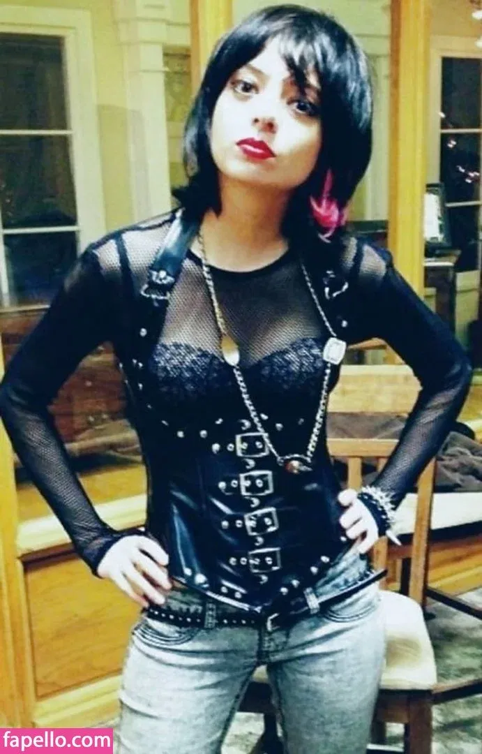 Kate Micucci Onlyfans Photo Gallery 