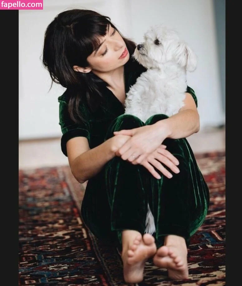 Kate Micucci Onlyfans Photo Gallery 