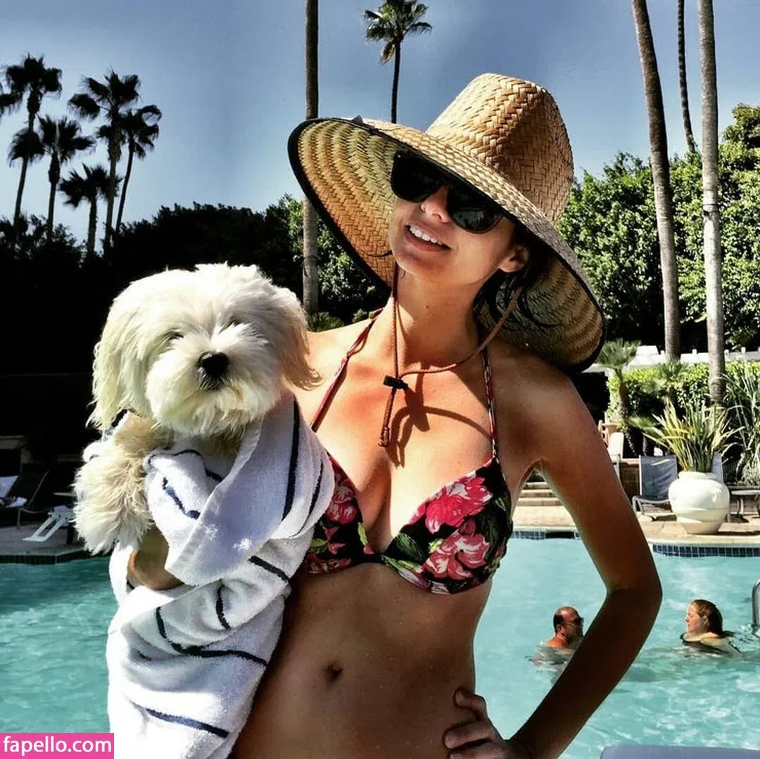 Kate Micucci Onlyfans Photo Gallery 