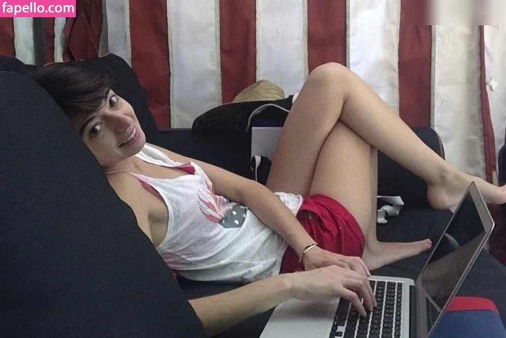 Kate Micucci Onlyfans Photo Gallery 