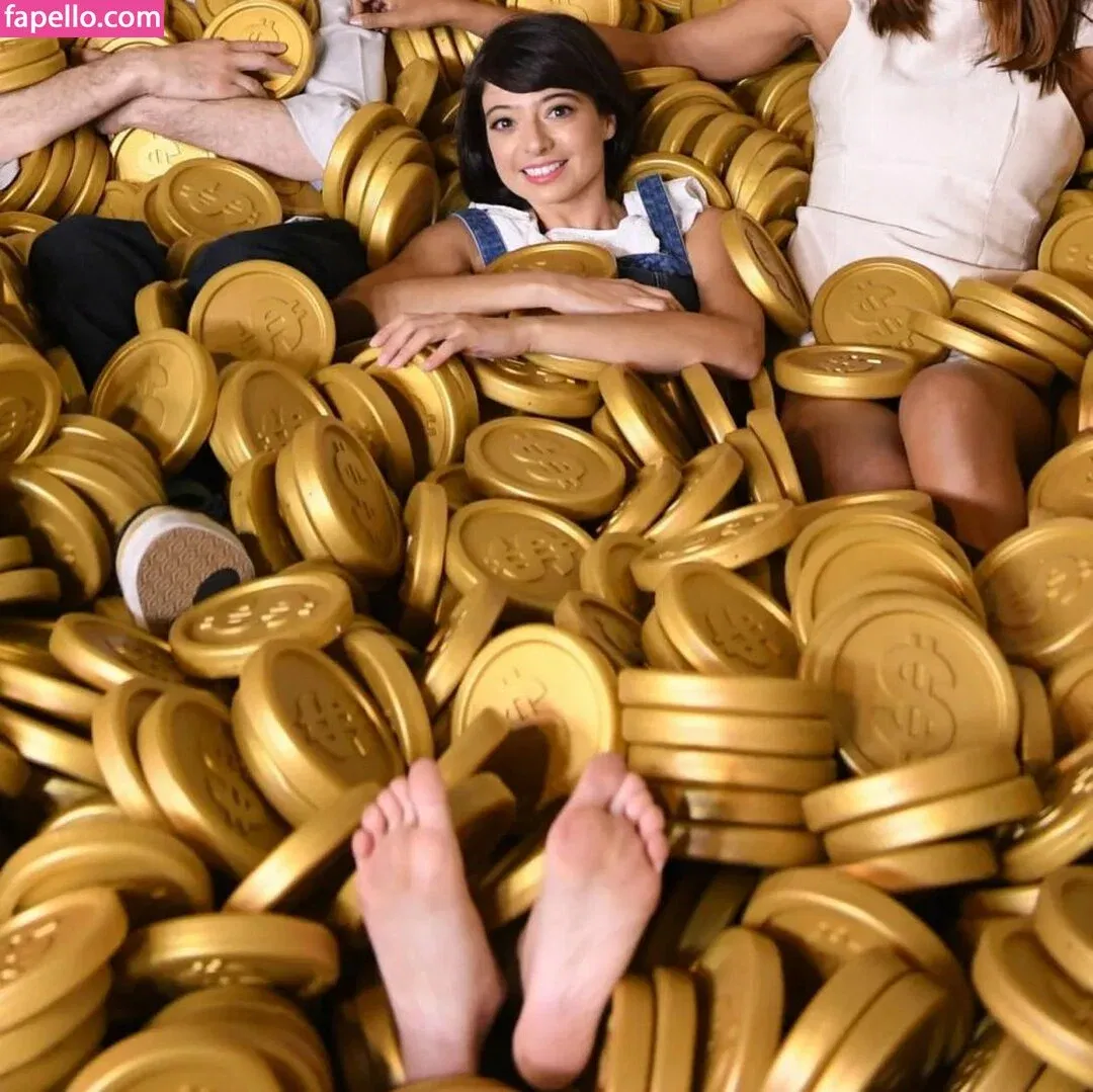 Kate Micucci Onlyfans Photo Gallery 