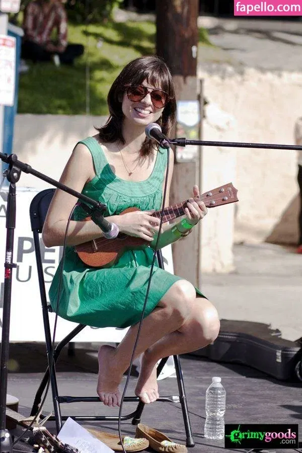 Kate Micucci Onlyfans Photo Gallery 