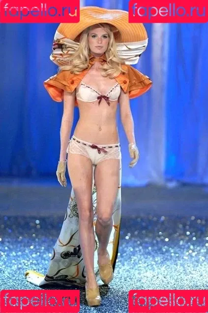 Caroline Winberg Onlyfans Photo Gallery 