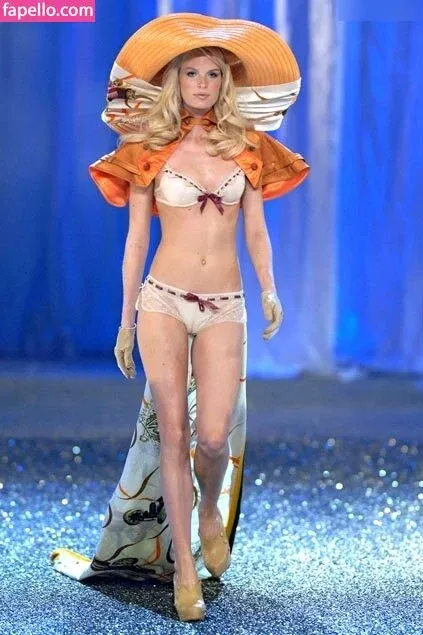 Caroline Winberg Onlyfans Photo Gallery 