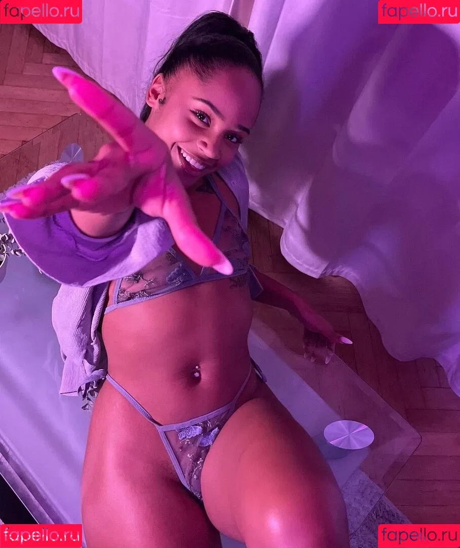 Flora Farrell Onlyfans Photo Gallery 
