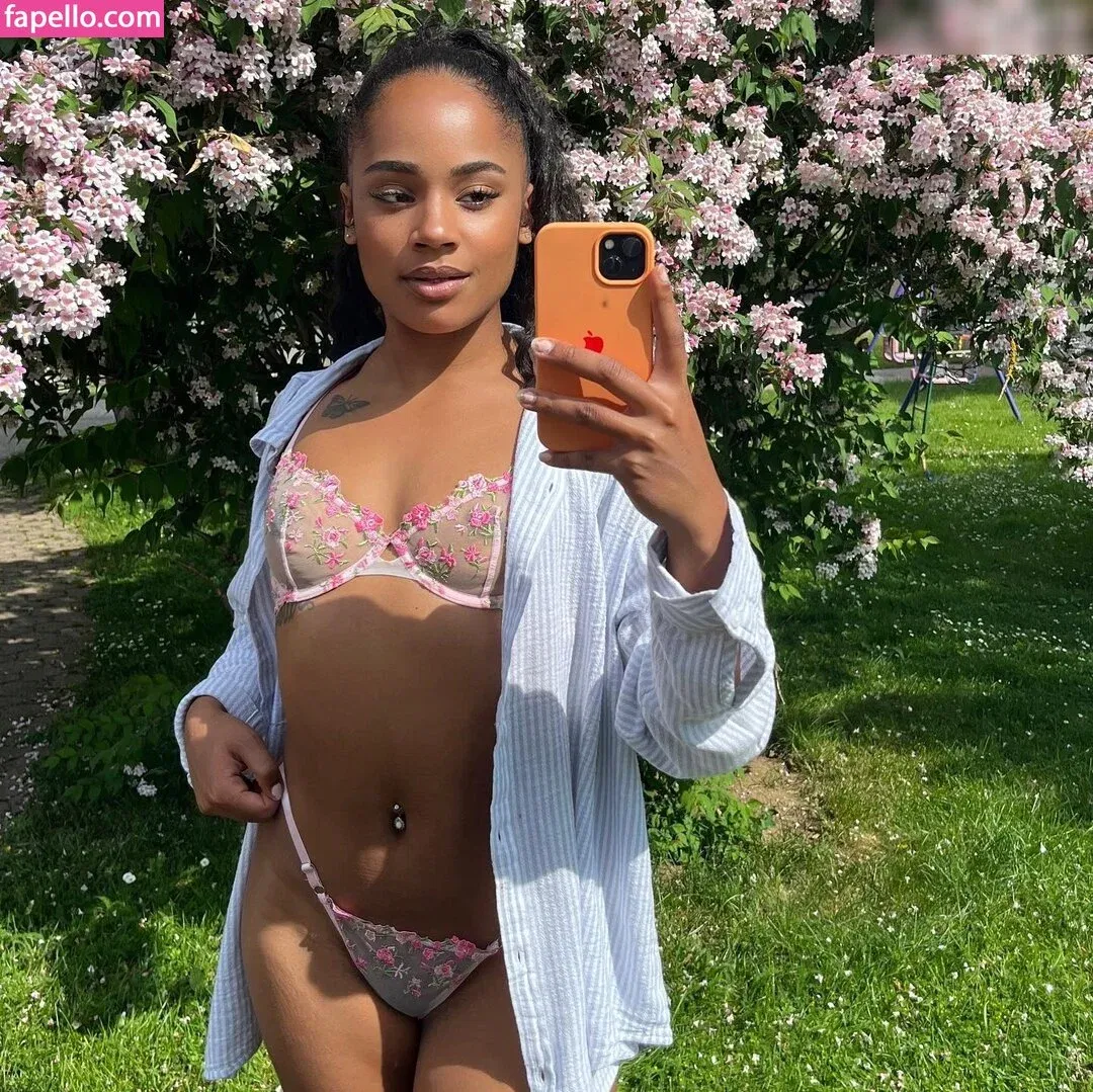 Flora Farrell Onlyfans Photo Gallery 