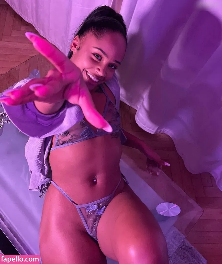 Flora Farrell Onlyfans Photo Gallery 