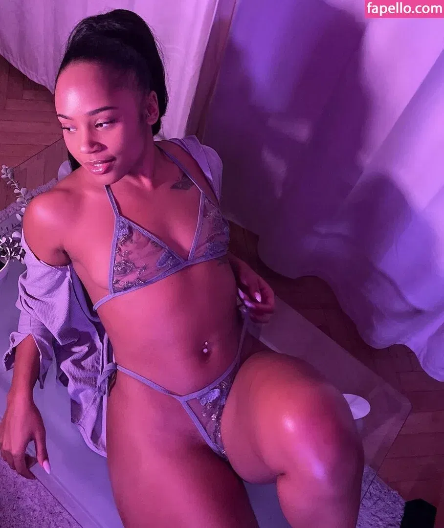 Flora Farrell Onlyfans Photo Gallery 