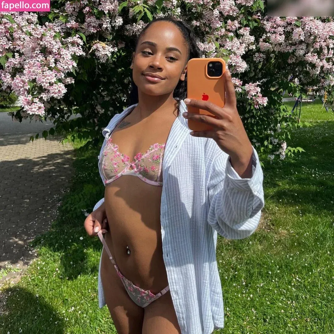 Flora Farrell Onlyfans Photo Gallery 