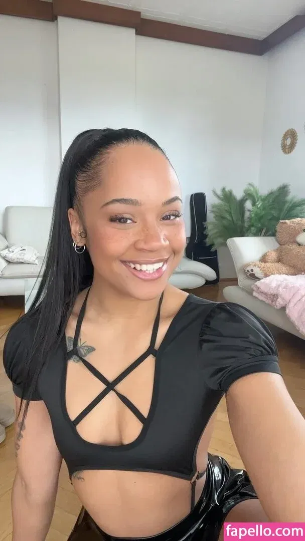 Flora Farrell Onlyfans Photo Gallery 