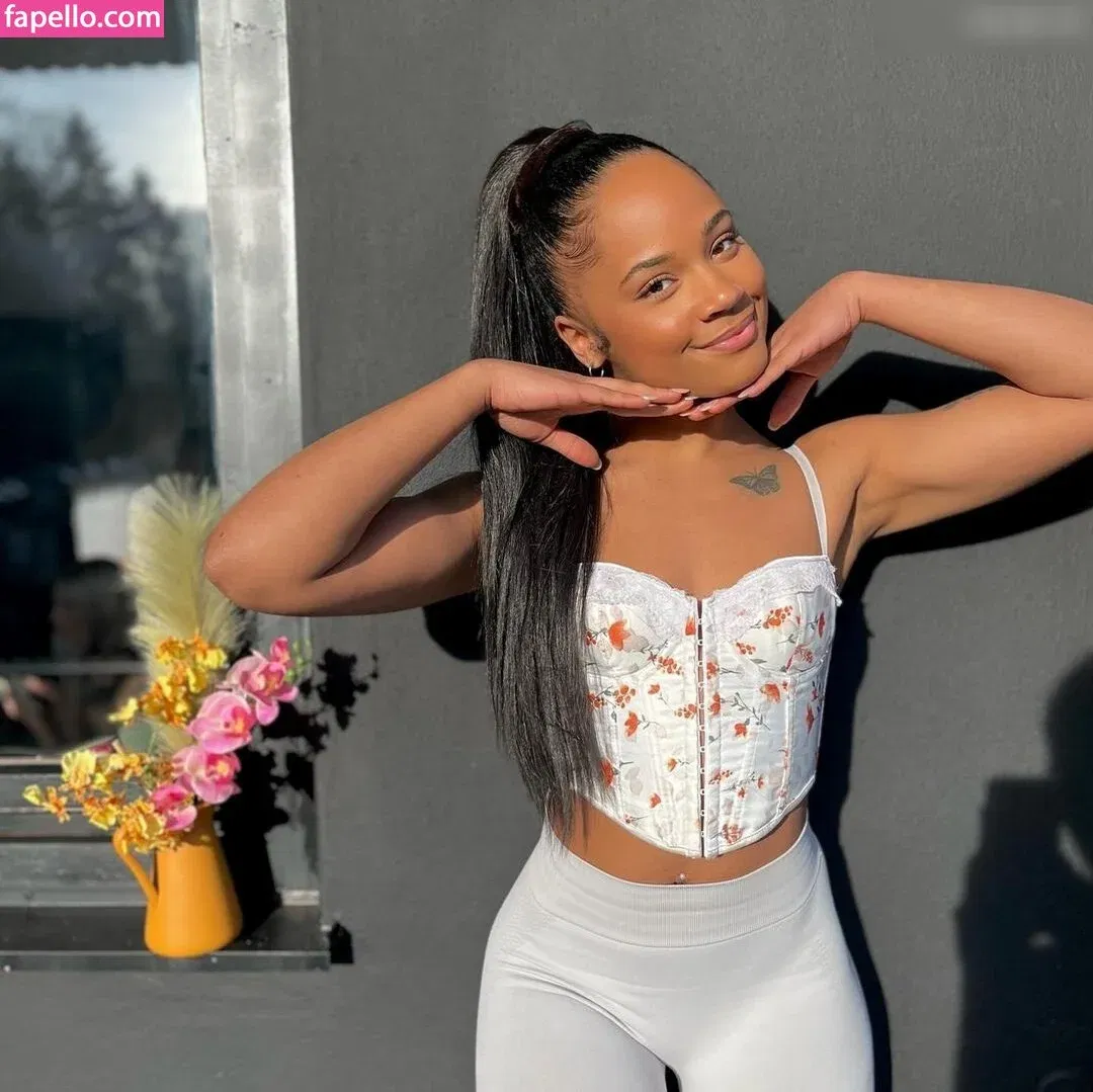 Flora Farrell Onlyfans Photo Gallery 