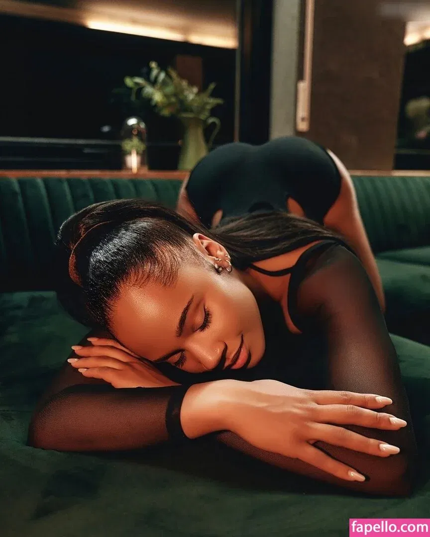 Flora Farrell Onlyfans Photo Gallery 