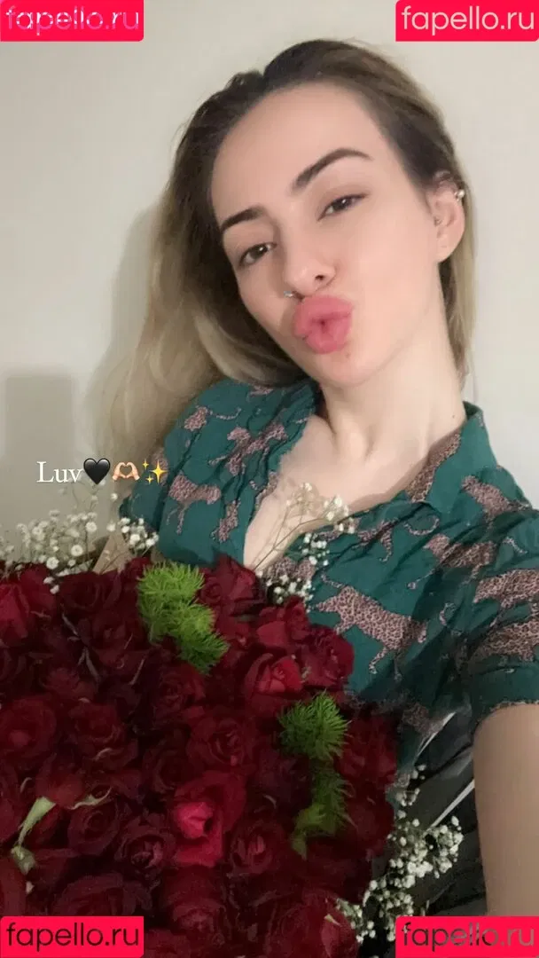 oznrgvn Onlyfans Photo Gallery 