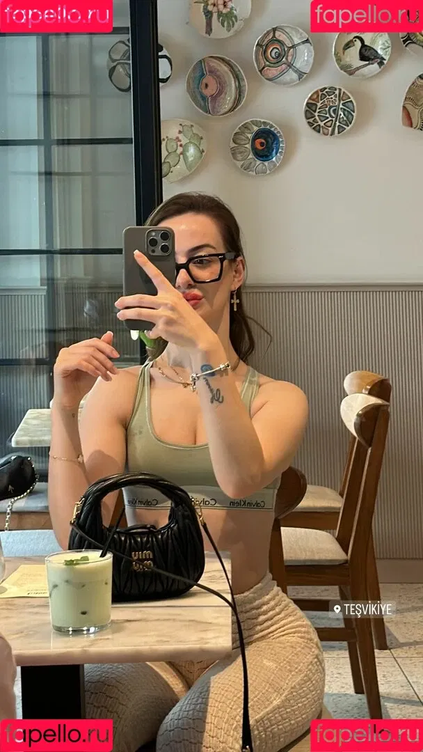 oznrgvn Onlyfans Photo Gallery 