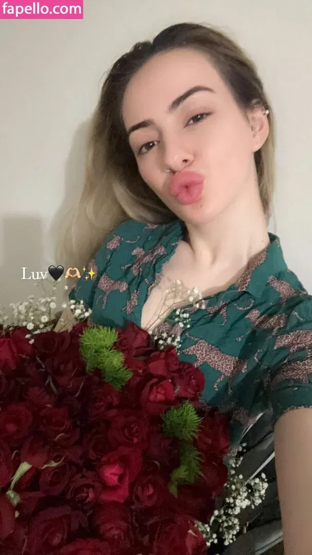 oznrgvn Onlyfans Photo Gallery 