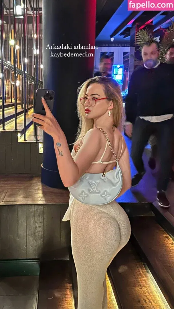 oznrgvn Onlyfans Photo Gallery 