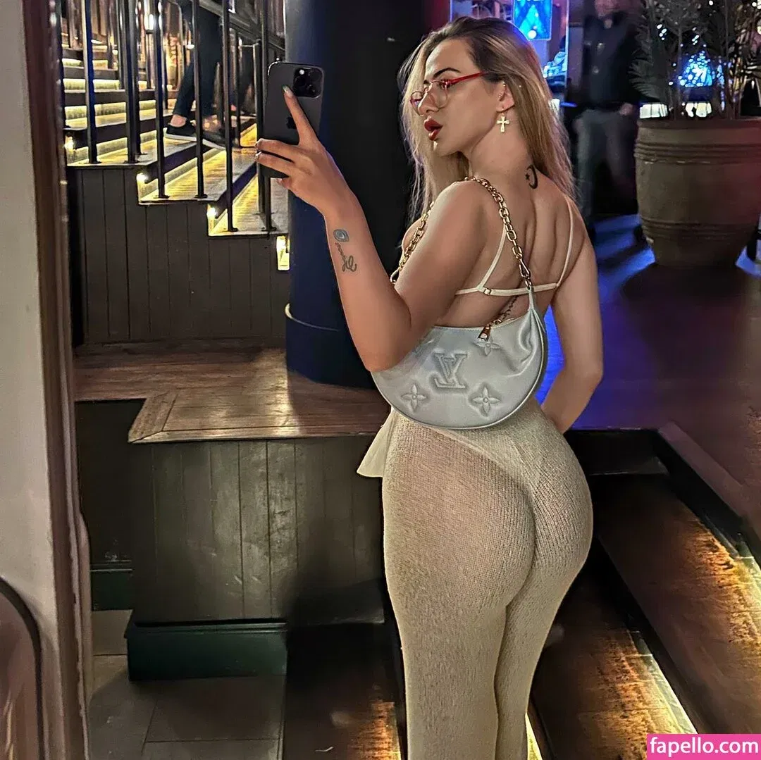 oznrgvn Onlyfans Photo Gallery 