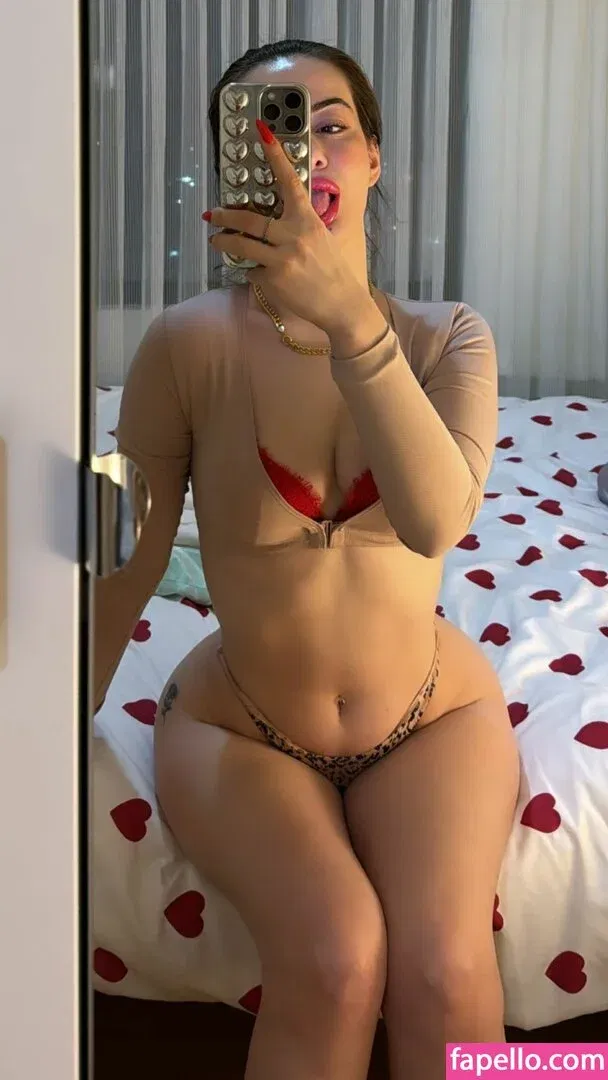 oznrgvn Onlyfans Photo Gallery 