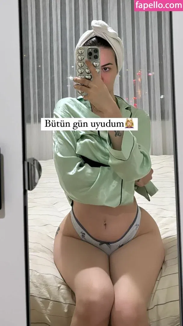 oznrgvn Onlyfans Photo Gallery 