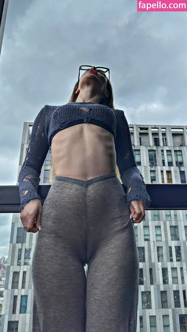 oznrgvn Onlyfans Photo Gallery 