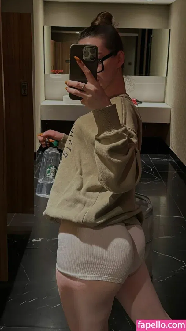 oznrgvn Onlyfans Photo Gallery 