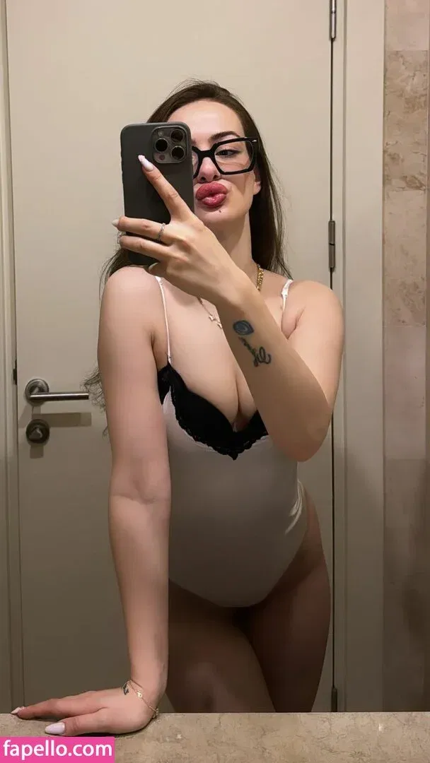 oznrgvn Onlyfans Photo Gallery 