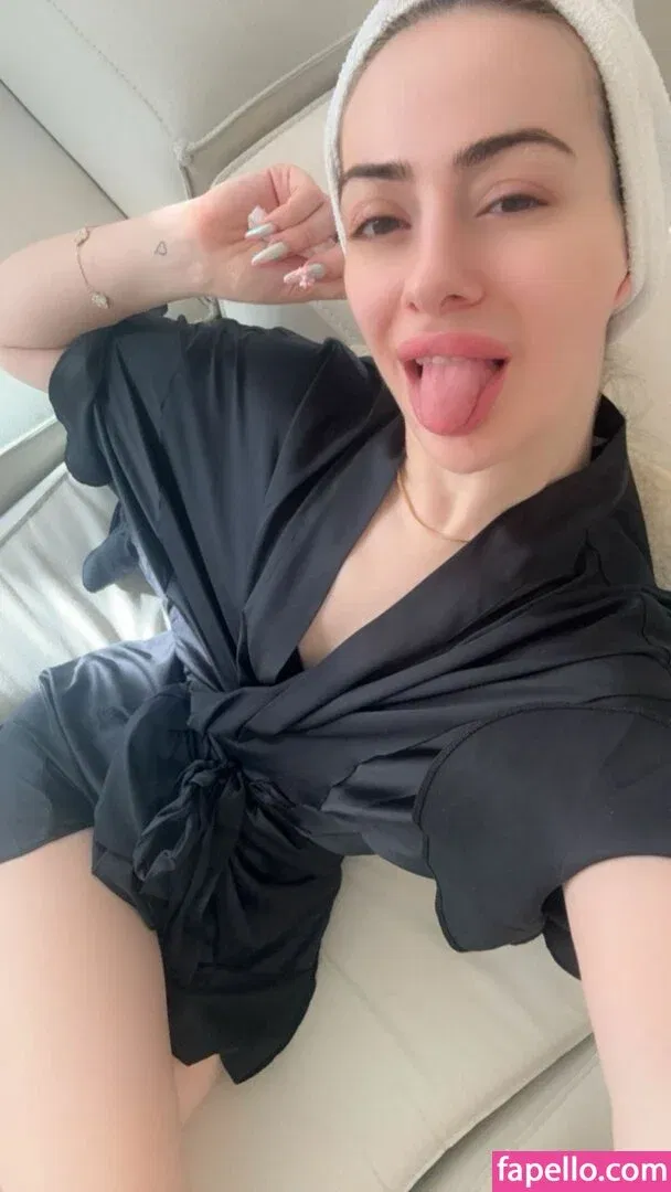 oznrgvn Onlyfans Photo Gallery 