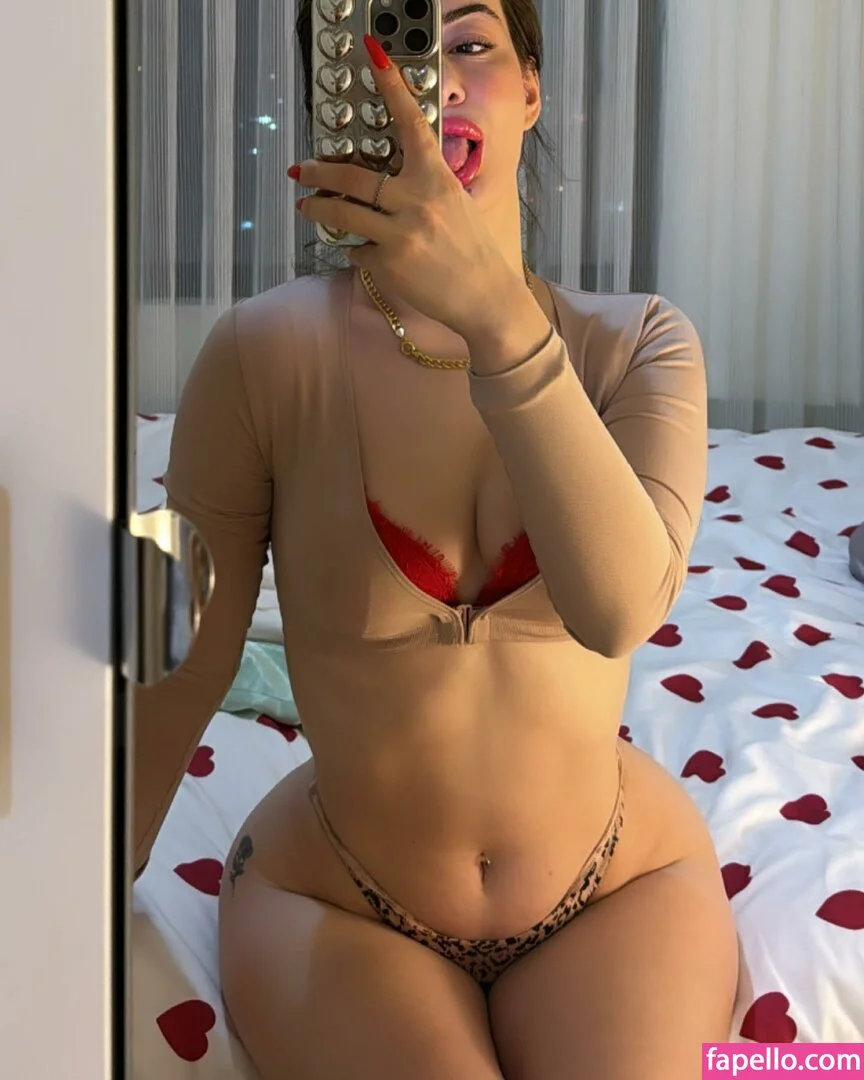 oznrgvn Onlyfans Photo Gallery 