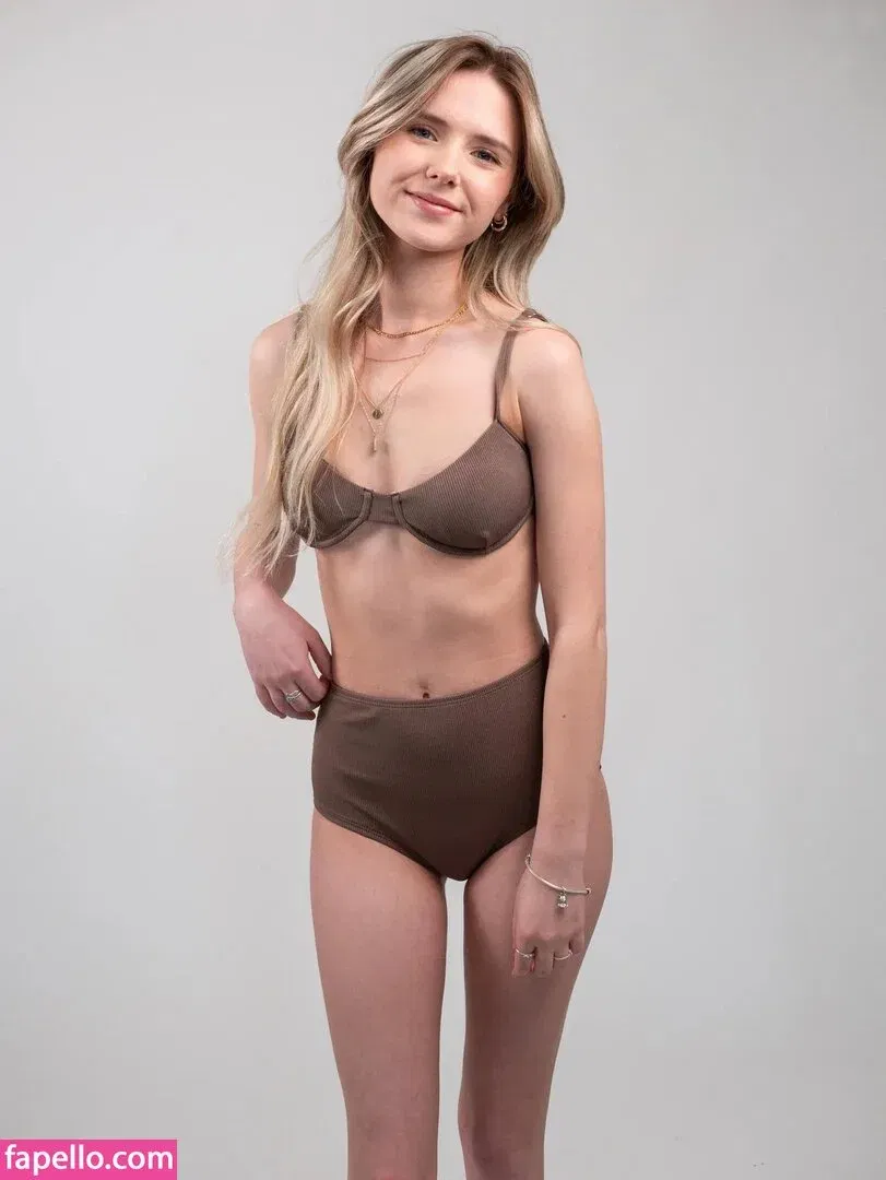 Coralie Houle Onlyfans Photo Gallery 