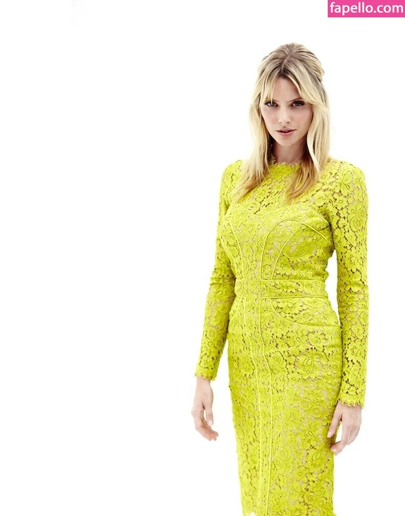 April Bowlby Onlyfans Photo Gallery 