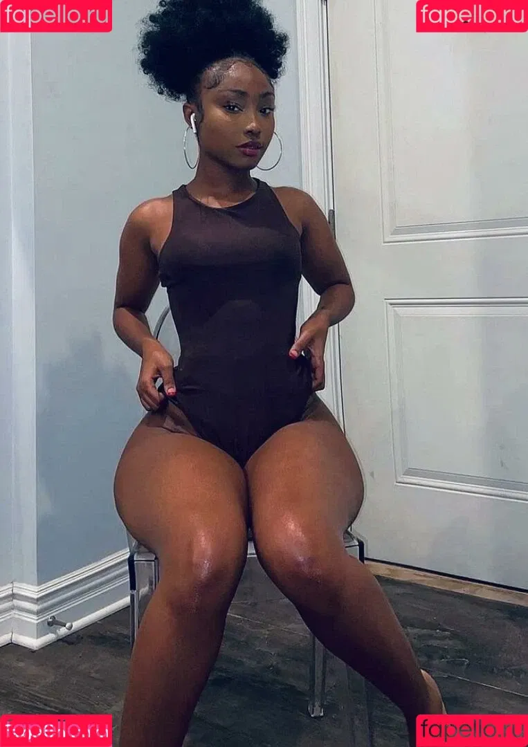 Esnzing Onlyfans Photo Gallery 