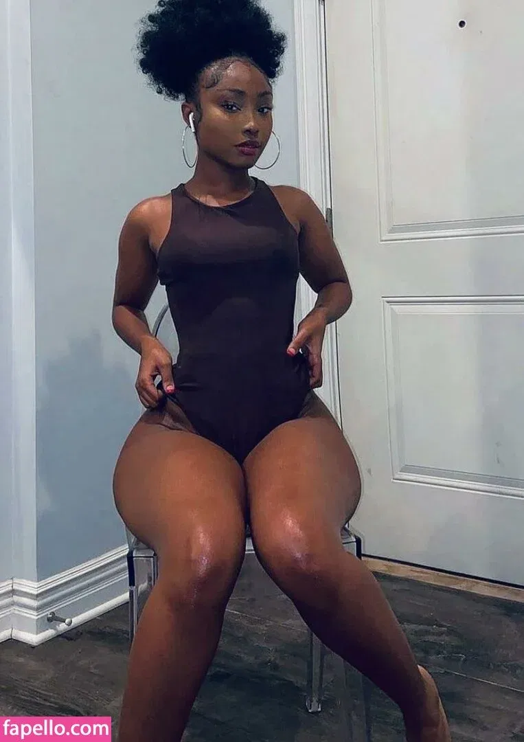 Esnzing Onlyfans Photo Gallery 