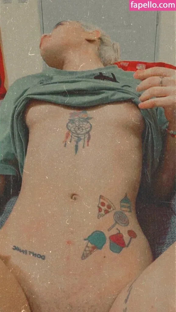 steph22r Onlyfans Photo Gallery 