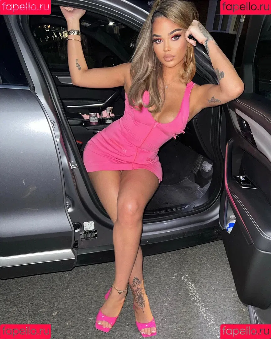 Dominyka Rae Onlyfans Photo Gallery 