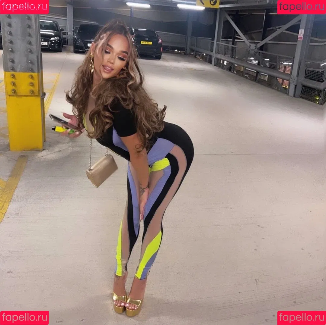 Dominyka Rae Onlyfans Photo Gallery 