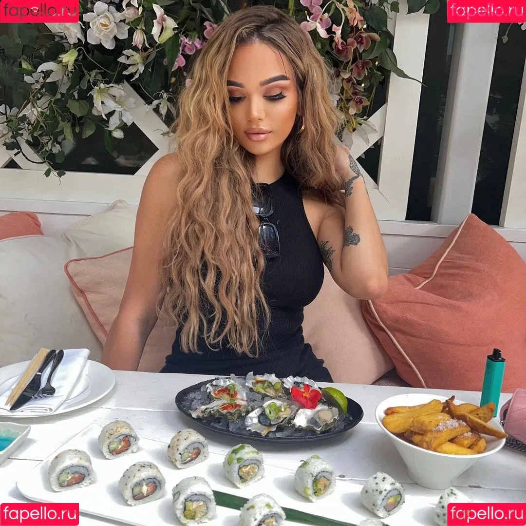 Dominyka Rae Onlyfans Photo Gallery 