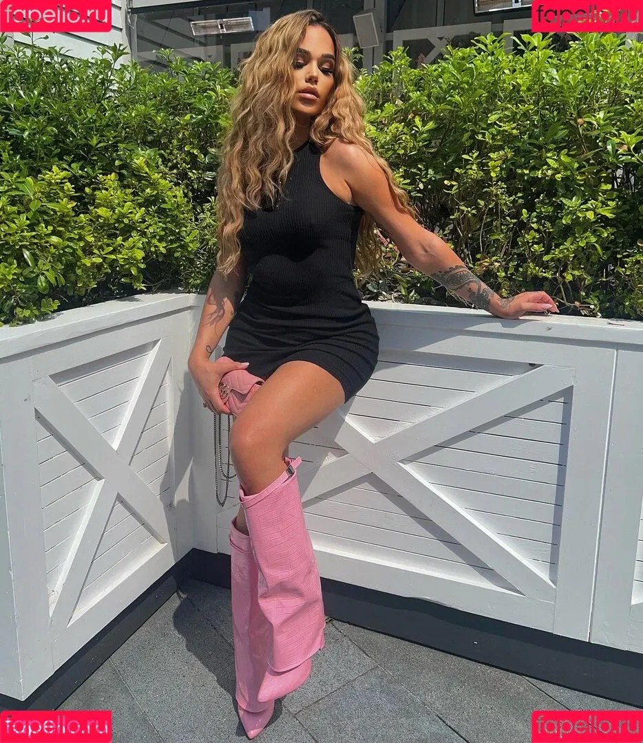 Dominyka Rae Onlyfans Photo Gallery 