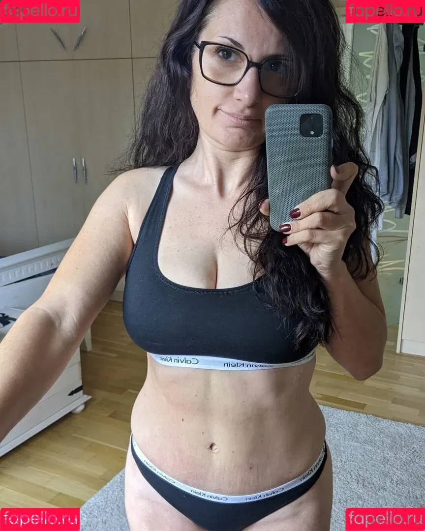 Hotwifehunny Onlyfans Photo Gallery 