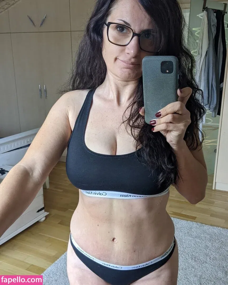 Hotwifehunny Onlyfans Photo Gallery 