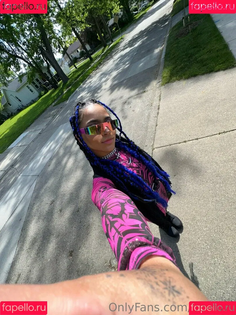 be-rave Onlyfans Photo Gallery 
