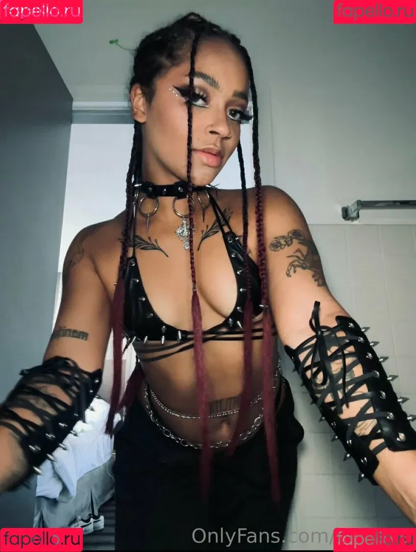 be-rave Onlyfans Photo Gallery 