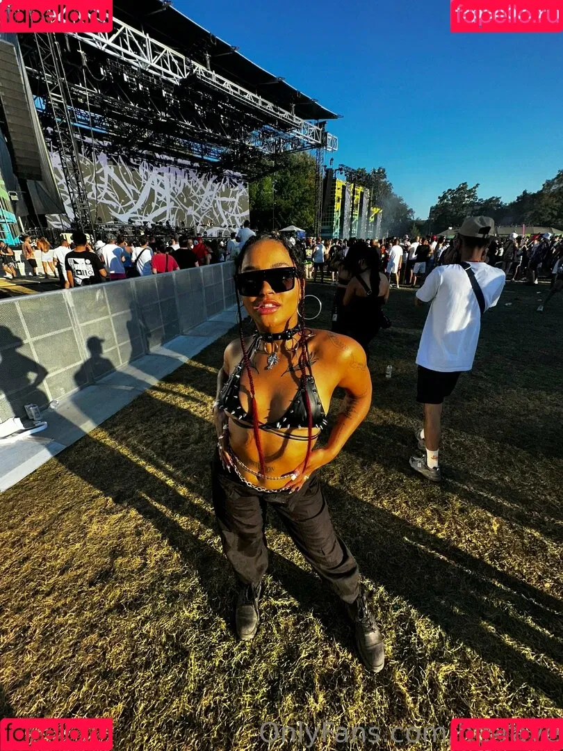 be-rave Onlyfans Photo Gallery 