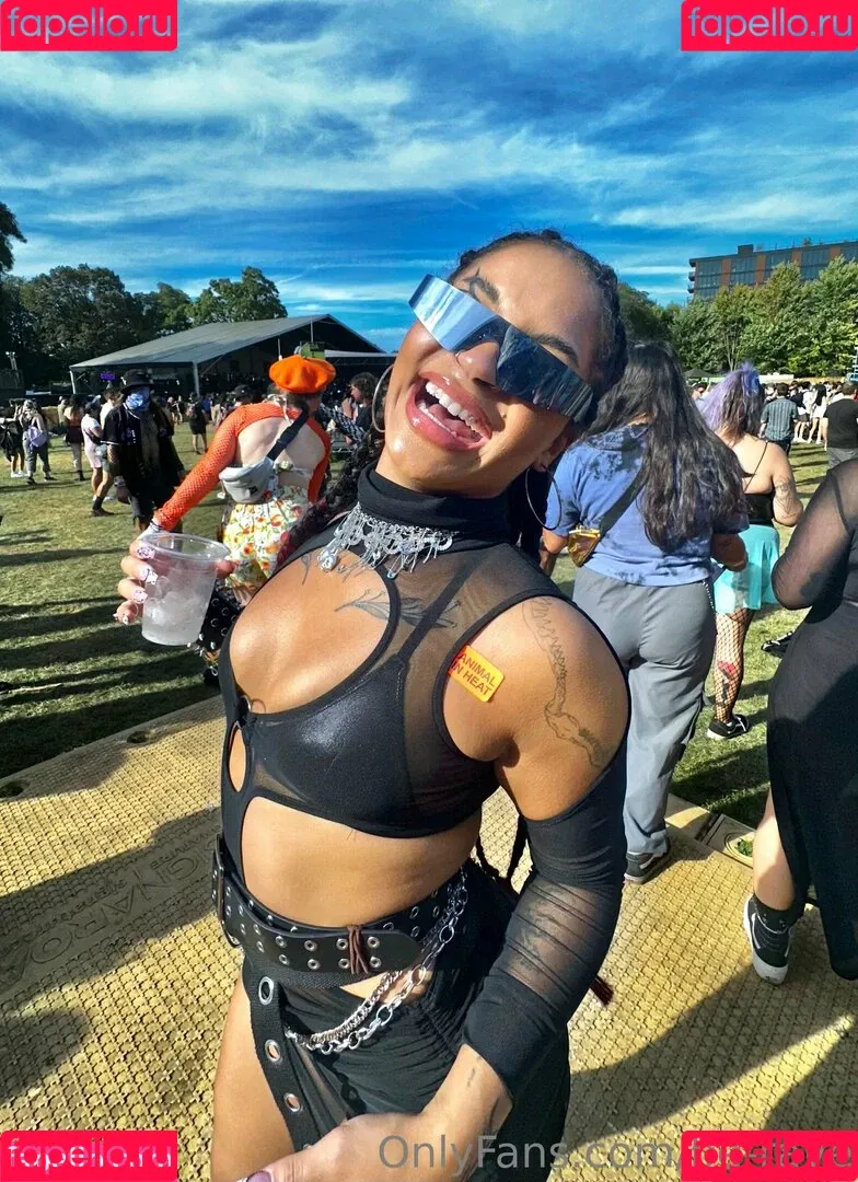 be-rave Onlyfans Photo Gallery 