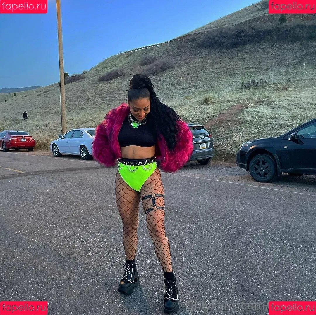 be-rave Onlyfans Photo Gallery 
