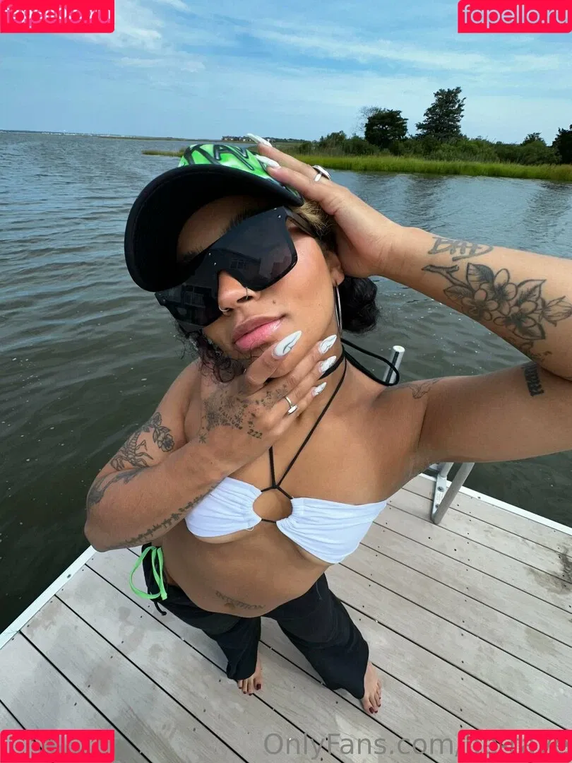 be-rave Onlyfans Photo Gallery 